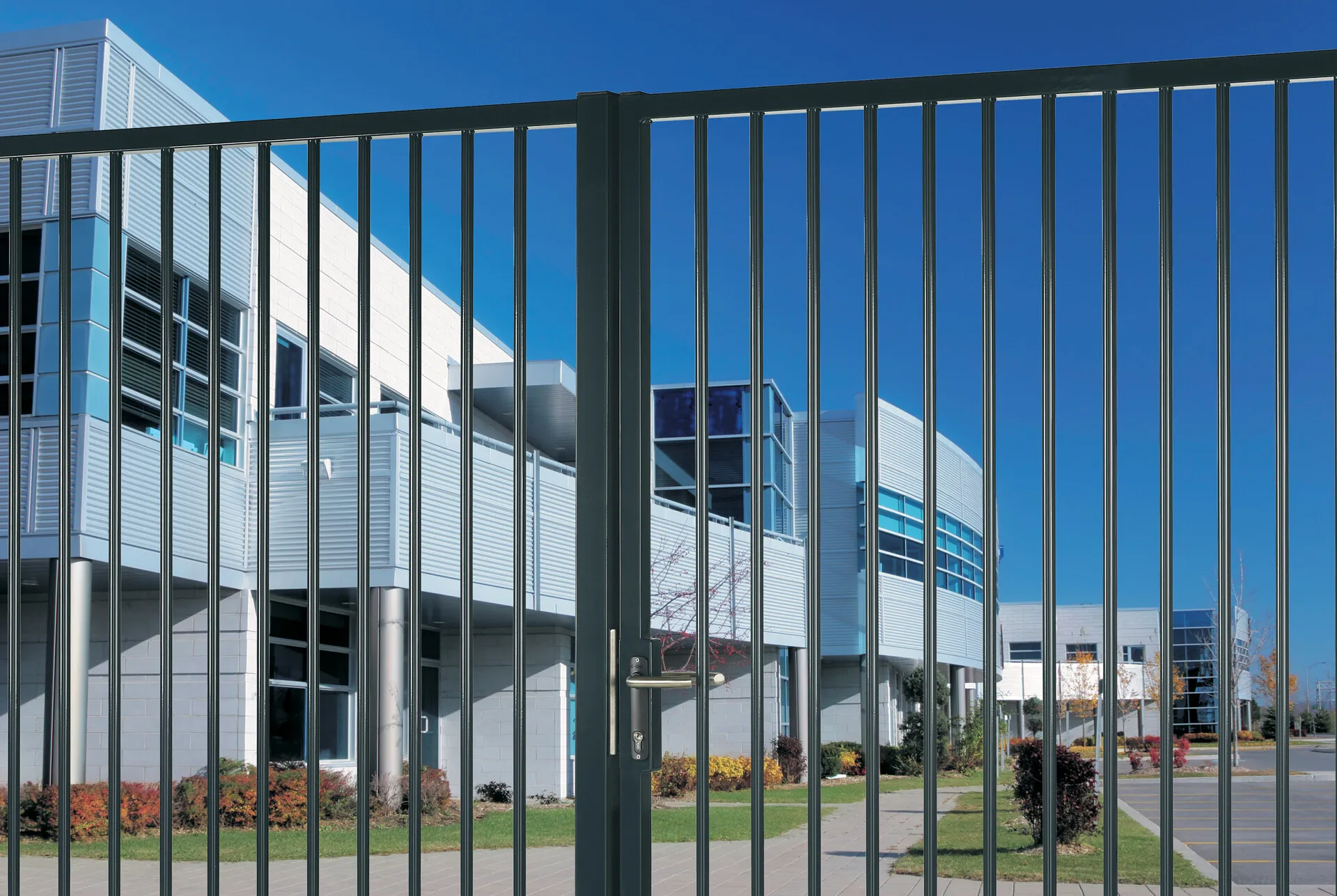 H Metal Shkm 3020 Hyb Std  Anthracite Gate Modern Company Building  1920px
