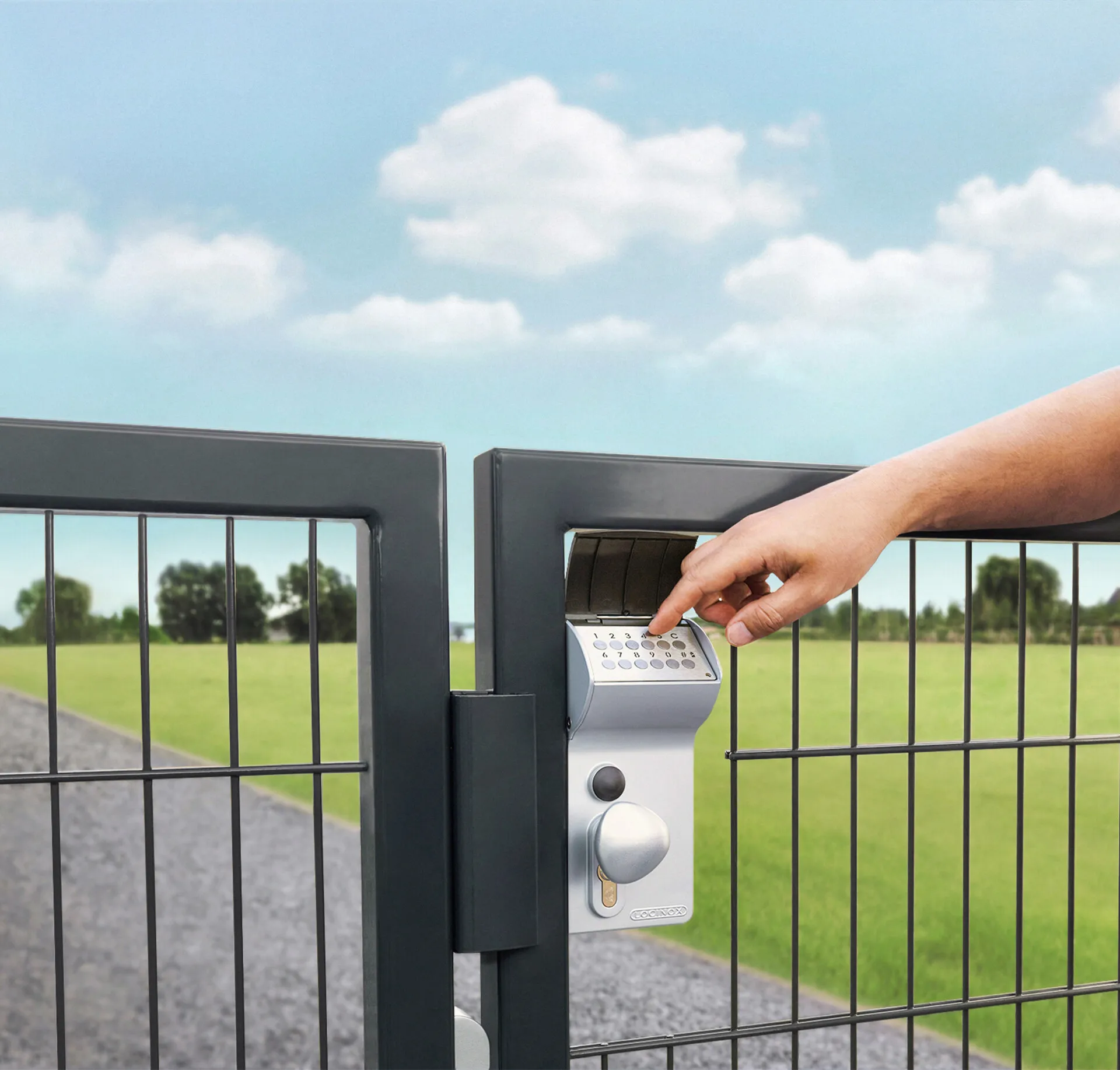 Valentino Installed on Anthracite Gate at 4