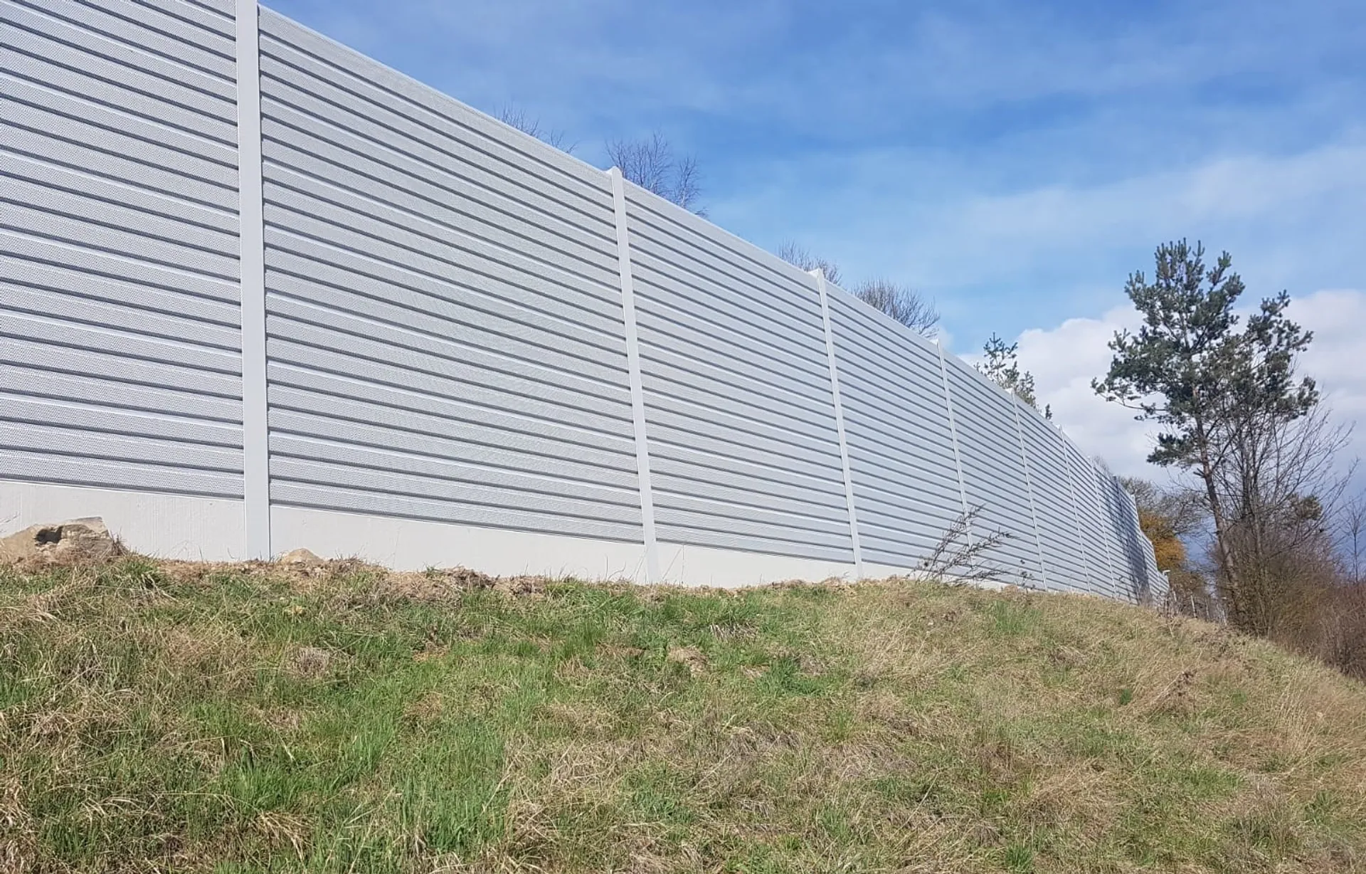 Czechy Nova Hospoda Panele Akustyczne Aluminiowe 1