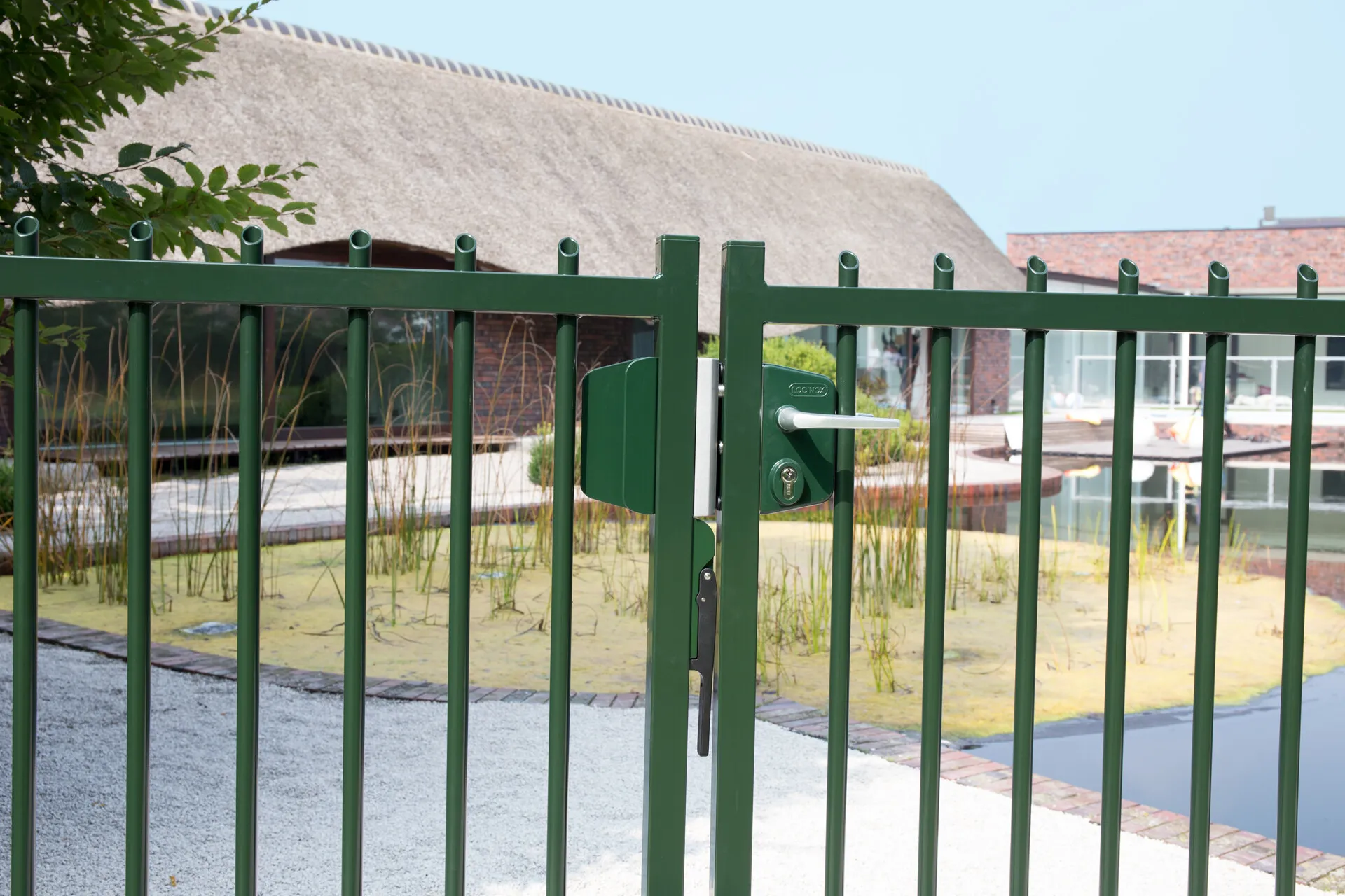 Suby Lakq U2 3006 Pc Sakl  Green Fence in Front of Villa With Pond  1920px